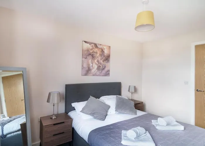 Bright & Modern 2 Bed Manchester Apartment *