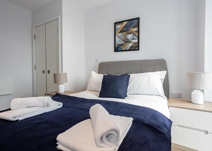 Stunning 2 Bedroom *