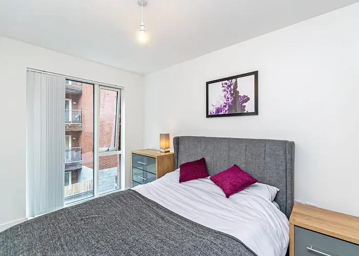 Contemporary 2 Bed In Apartment