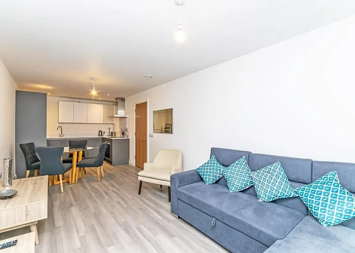 Contemporary 2 Bed In Apartment Manchester