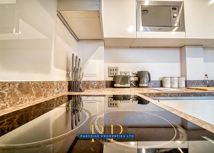 The Middlewood Plaza - By Parydise - Business Or Leisure Stays, Location, Sleeps 4, Salford * Manchester