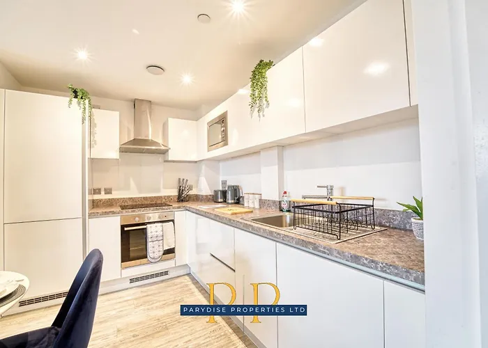 The Middlewood Plaza - By Parydise - Business Or Leisure Stays, Location, Sleeps 4, Salford