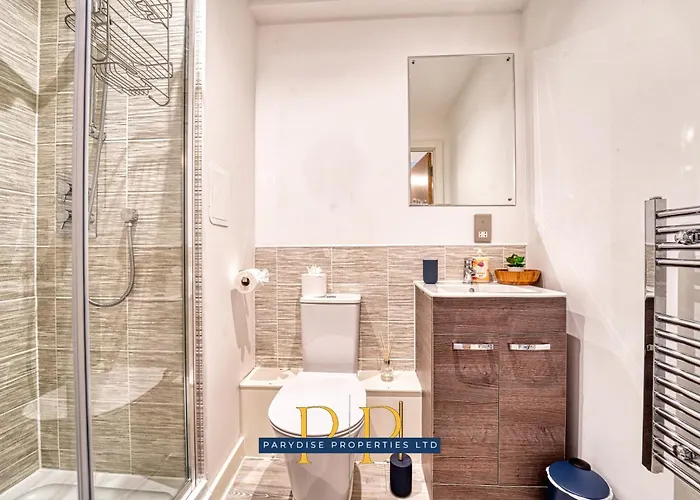 The Middlewood Plaza - By Parydise - Business Or Leisure Stays, Location, Sleeps 4, Salford Apartmán