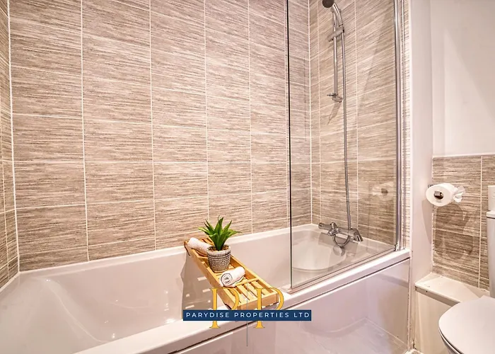 Apartmán The Middlewood Plaza - By Parydise - Business Or Leisure Stays, Location, Sleeps 4, Salford