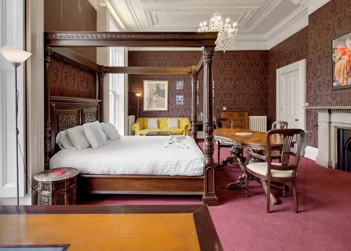 Luxury King Near Royal Hospital - Pass The Keys