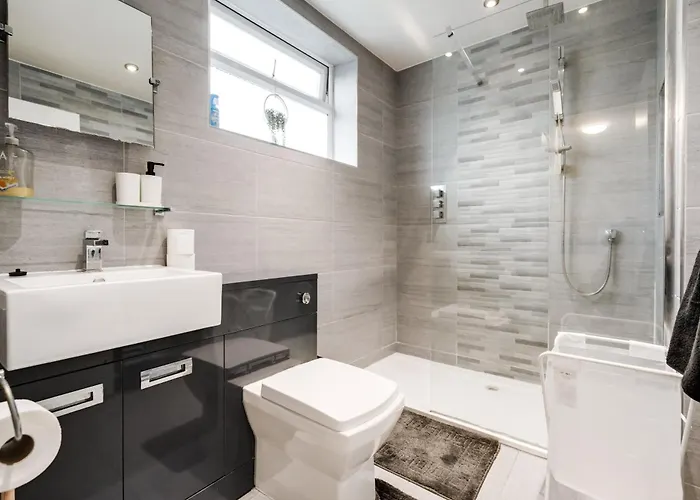 Majestic Gem - Pool Table - Coop - Etihad - Parking 맨체스터