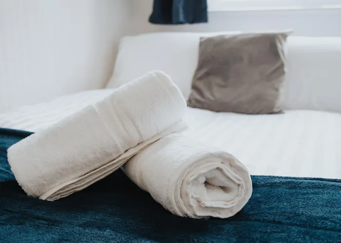 펜션 Majestic Gem - Pool Table - Coop - Etihad - Parking *