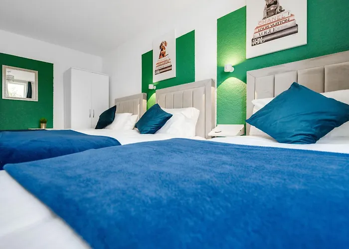 펜션 Majestic Gem - Pool Table - Coop - Etihad - Parking *