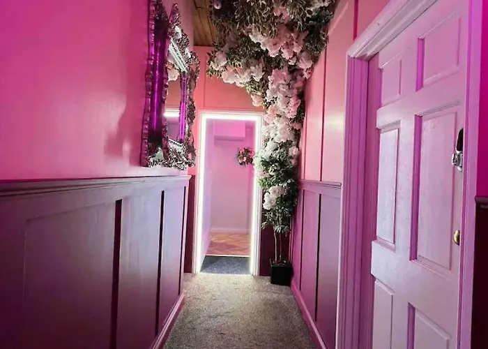 アパートホテル Manchester's Only Private Party For 12 With Makeup 4*