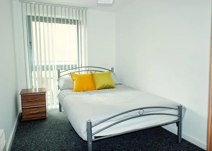 2 Bed Ensuite With Balcony And Free Onsite Secure Parking