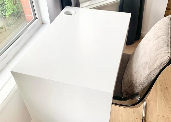 Apartment Purple Blossom, 2 Bed Apartment, Wi-fi, Near Didsbury, Free Parking Manchester