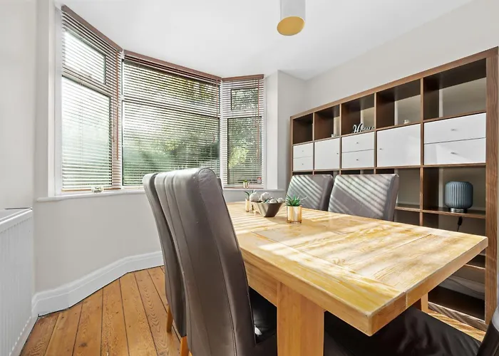 Fantastic, Modern 3 Bedroom House 펜션 맨체스터