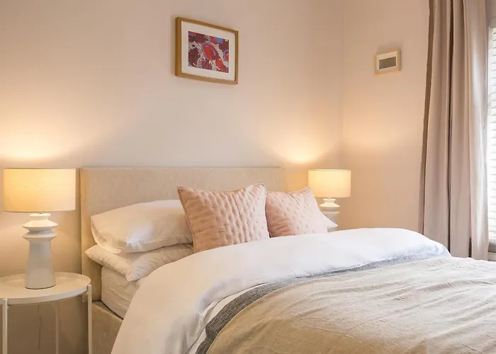 Spacious 4 Bedroom - Sleeps 8 Holiday home