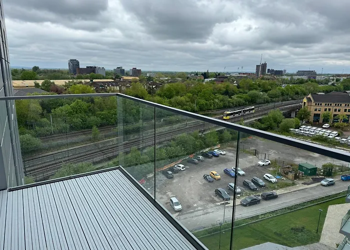 Penthouse Height Flat, View Balcony, Quiet, Free Wifi, Gym & Minimalistic Apartament