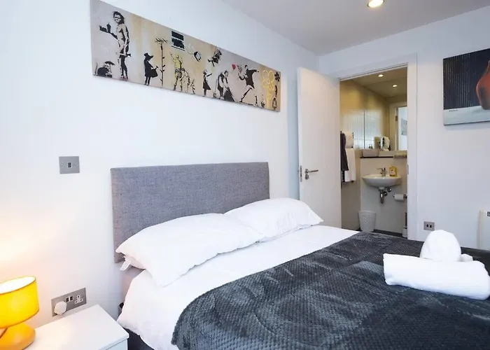 Stylish Mediacity 2bed, Sleeps 6, Amazing Views * 맨체스터