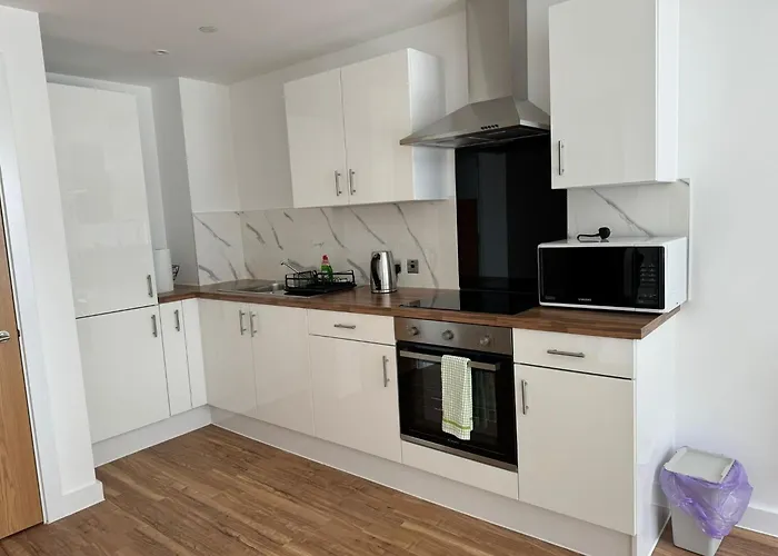 Apartment Penthouse Height Flat, View Balcony, Quiet, Free Wifi, Gym & Minimalistic