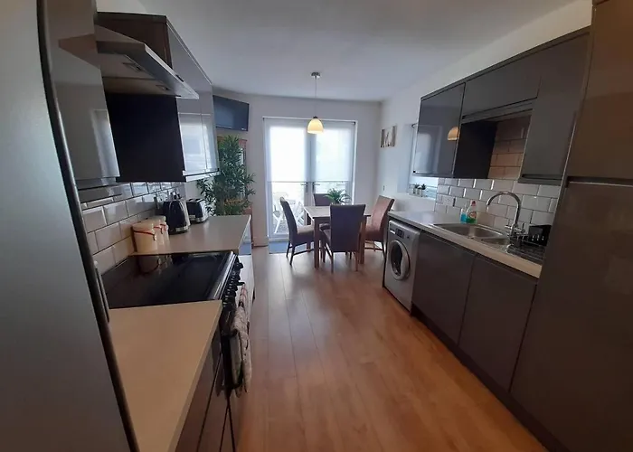 Ferienhaus Stylish 4 Bed House - 15 Min To Centre *