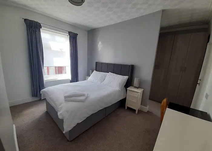 Ferienhaus Stylish 4 Bed House - 15 Min To Centre