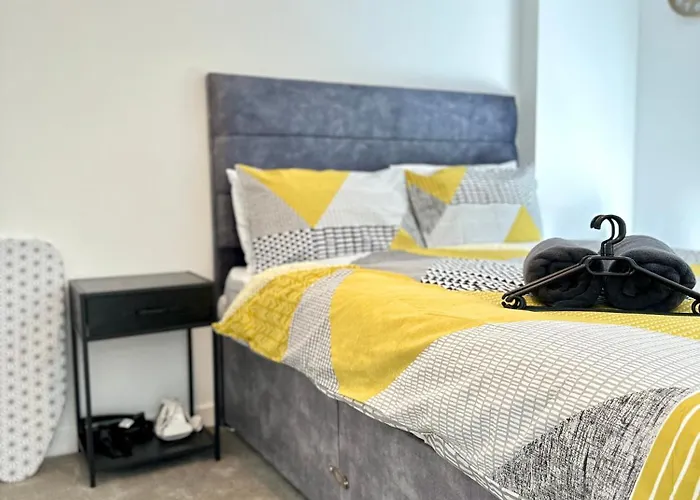 Fresh 2bed 2bath 2mins Drive To Man Utd Stadium Lejlighed Manchester