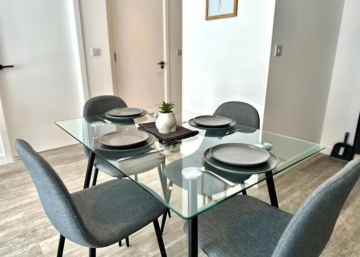 Fresh 2bed 2bath 2mins Drive To Man Utd Stadium *