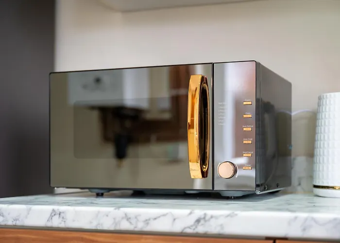 Modern 4br In M11, Close To Etihad Stadium Sleeps 11 *