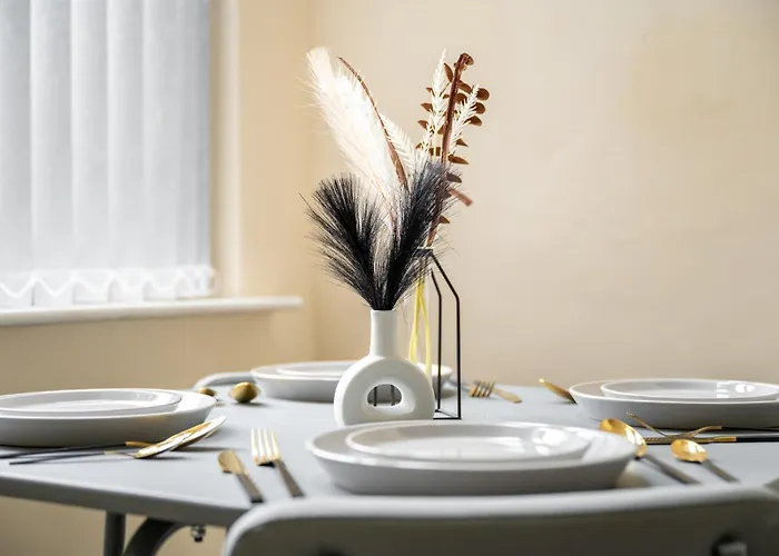 펜션 Modern 4br In M11, Close To Etihad Stadium Sleeps 11