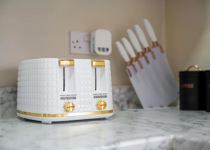 펜션 Modern 4br In M11, Close To Etihad Stadium Sleeps 11 *