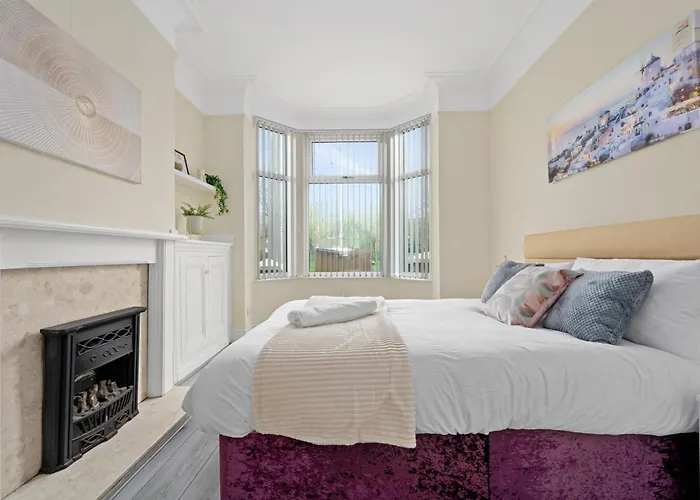 Modern 4br In M11, Close To Etihad Stadium Sleeps 11 펜션 *