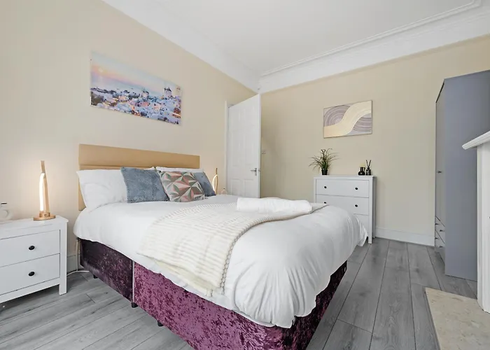 Modern 4br In M11, Close To Etihad Stadium Sleeps 11 펜션