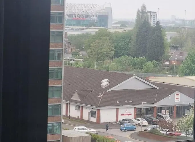 Fresh 2bed 2bath 2mins Drive To Man Utd Stadium