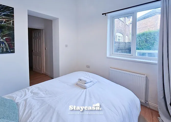 Large 6br House Free Parking & Wifi *