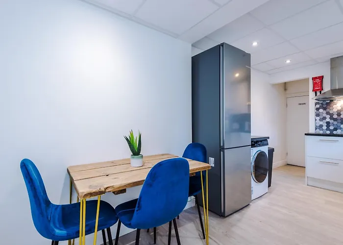 4 Bedroom Victorian House * Manchester