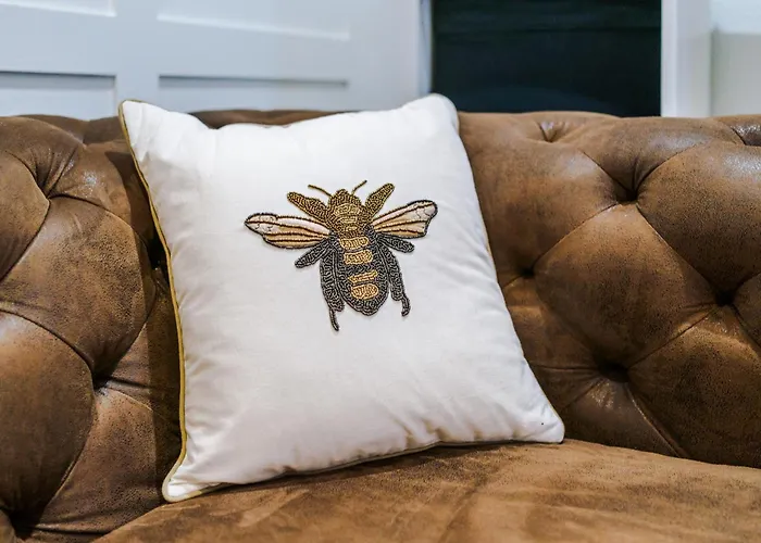 4 Bedroom Victorian House * Manchester