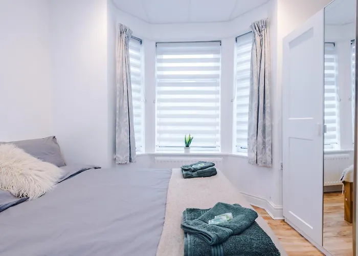 4 Bedroom Victorian House * Manchester