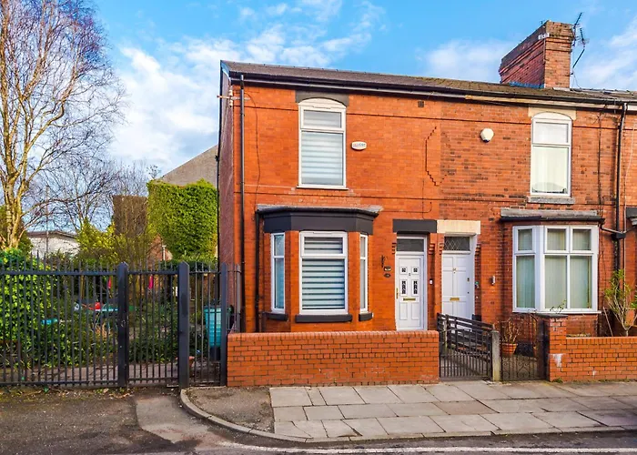 4 Bedroom Victorian House * Manchester