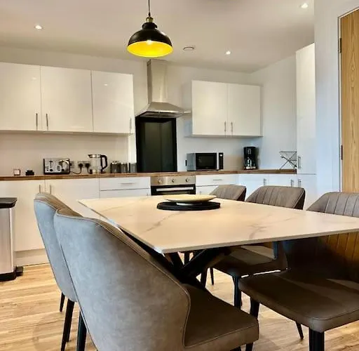 Beautiful Waterside Near Old Trafford *