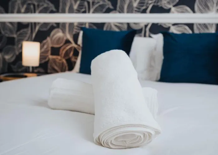 Spacious 3br - Pool Table - Games - Sleeps 9 בית נופש *