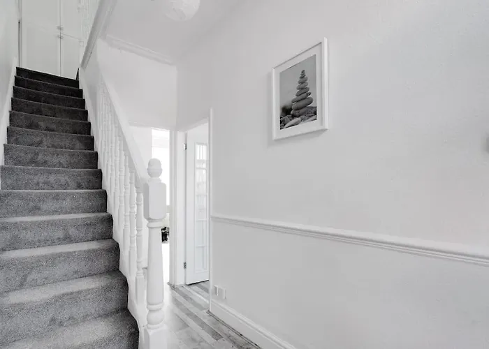 Spacious 3br - Pool Table - Games - Sleeps 9 *