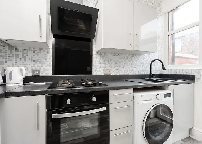 Spacious 3br - Pool Table - Games - Sleeps 9 בית נופש