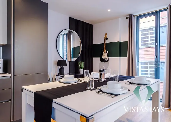 2bdr By Vista Short Lets & Serviced With Pool Table & Free Wifi