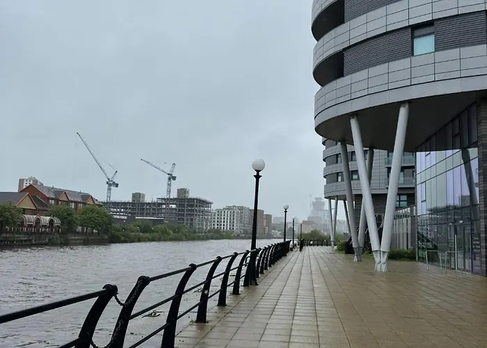 Apartment Penthouse Height Flat, View Balcony, Quiet, Free Wifi, Gym & Minimalistic