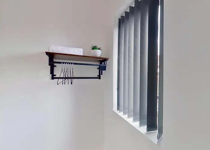 Elegant 2 Bed House Near Centre 펜션 *