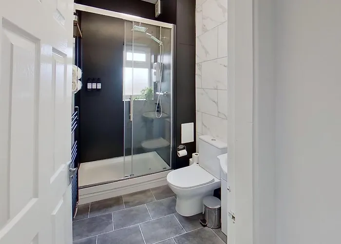 Elegant 2 Bed House Near Centre 펜션 *