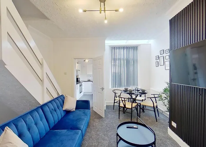 펜션 Elegant 2 Bed House Near Centre *