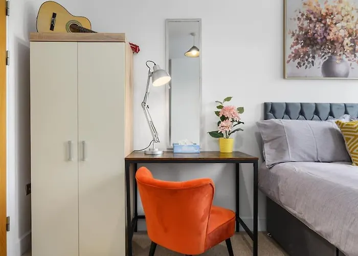 Piccadilly Luxury Three Bedroom Daire *