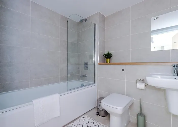 Parking - Lastmindeals - 2bed Manchester