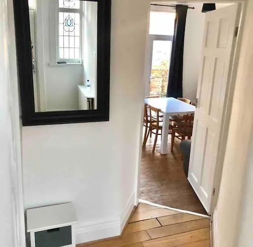 United View! Big House, Prime Location, Transport Ferienhaus Manchester