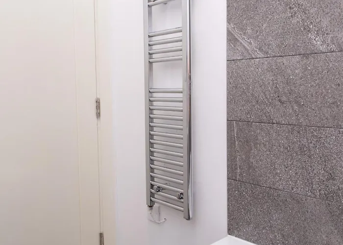 Апартаменты Salford Free Parking