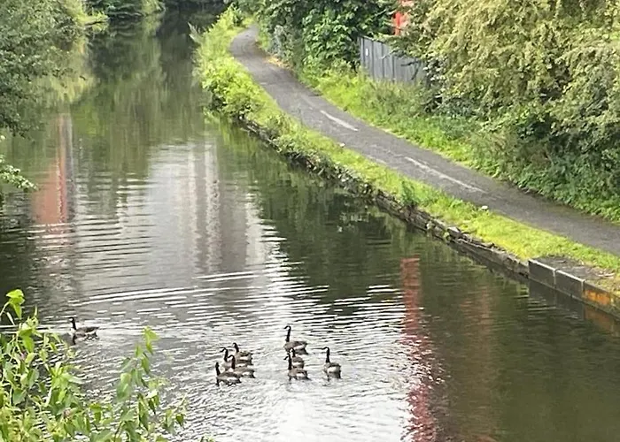 アパート Cityfront Luxe Near Centre Facing Etihad & Coop Live, Free Parking