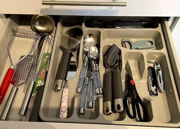 Cityfront Luxe Near Centre Facing Etihad & Coop Live, Free Parking アパート